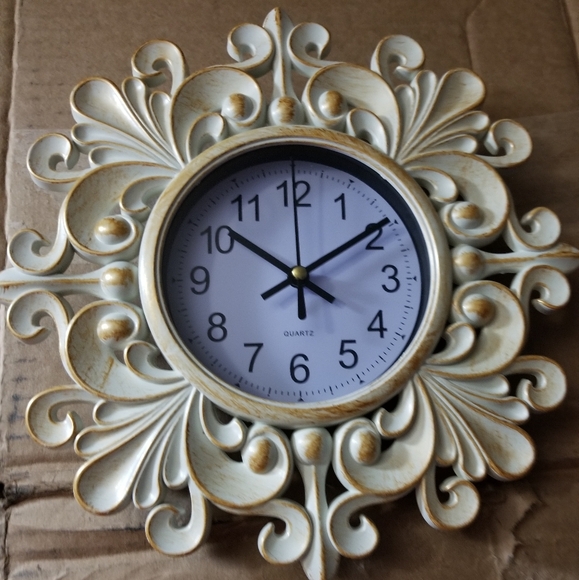 Beige Embossed Fleur De Lis Floral Design Clock Battery Operated - NWOB - Picture 2 of 8